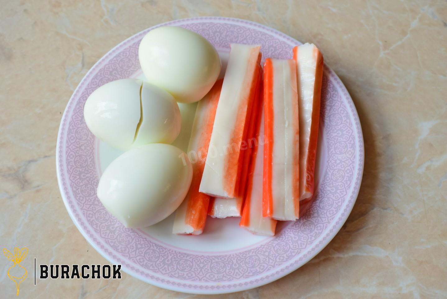 Салат з апельсином та крабовими паличками