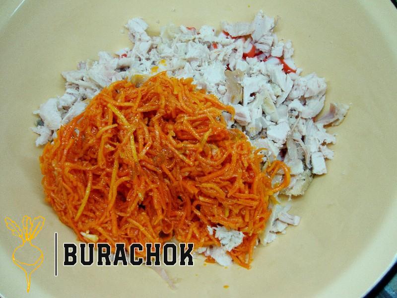 Салат з корейською морквою та крабовими паличками