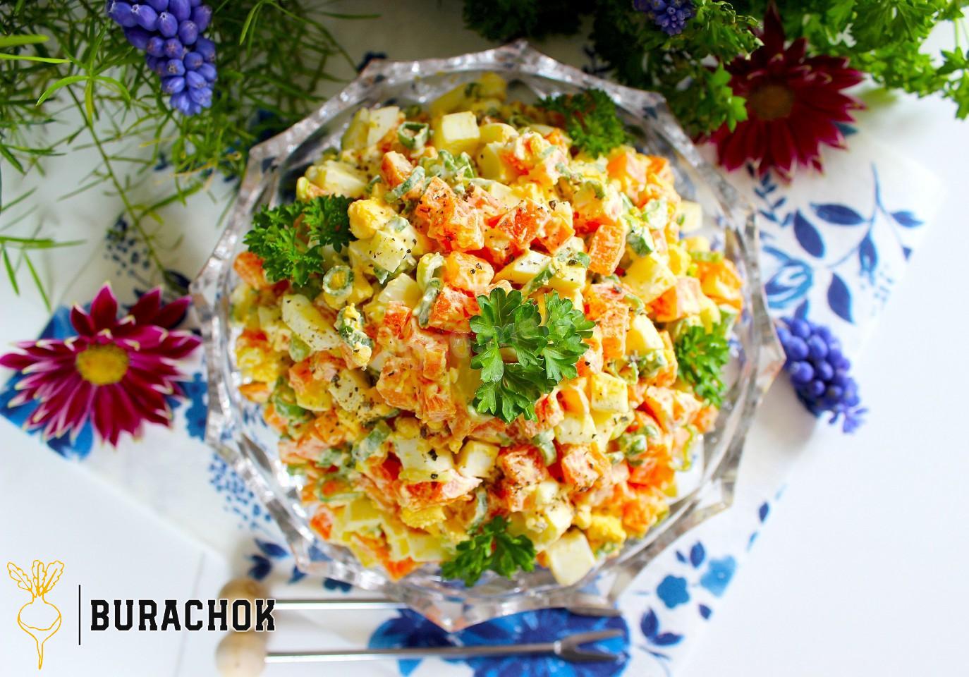 Салат з яєць, моркви та цибулі