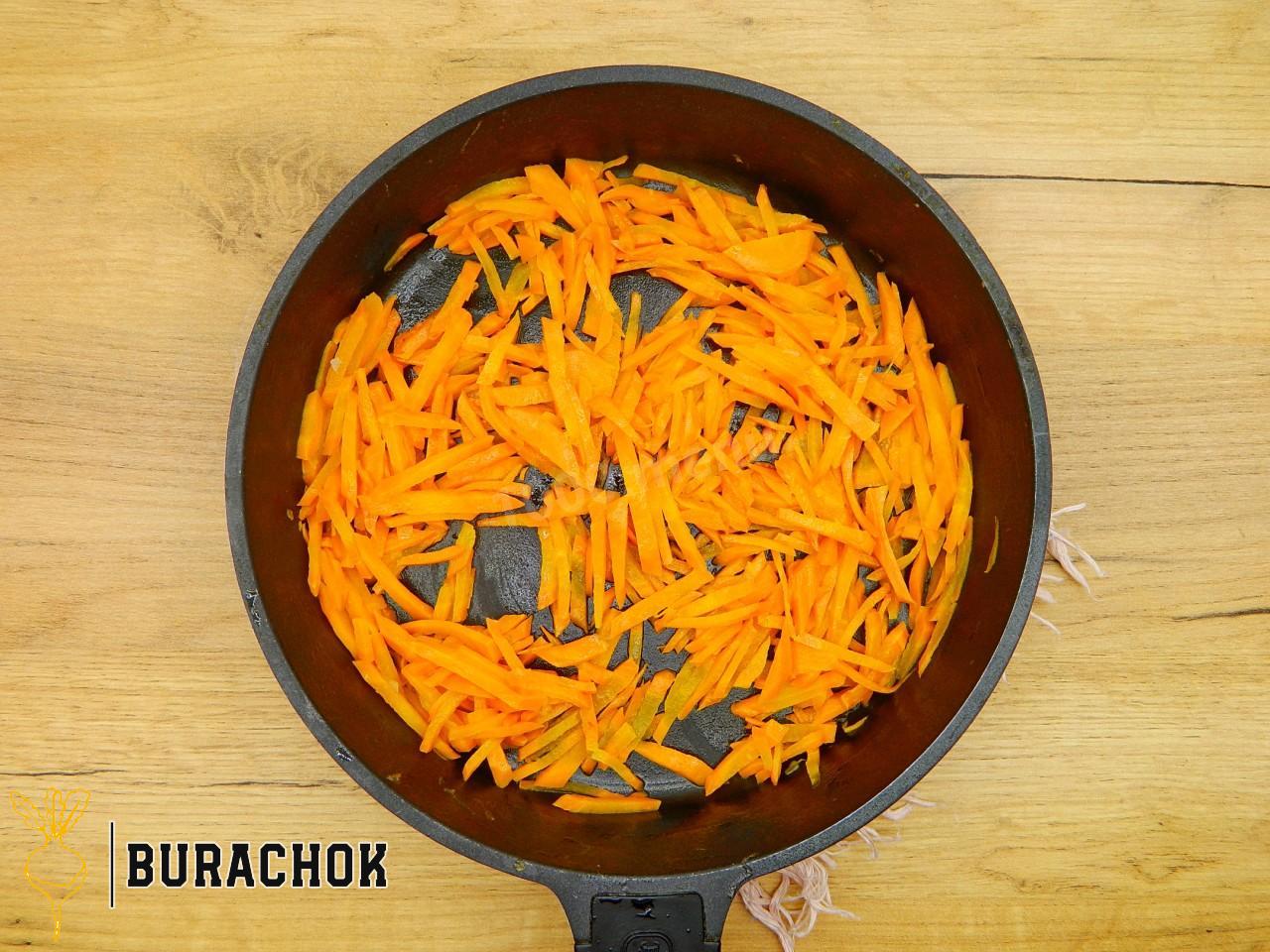 Салат з куркою та солоними огірками