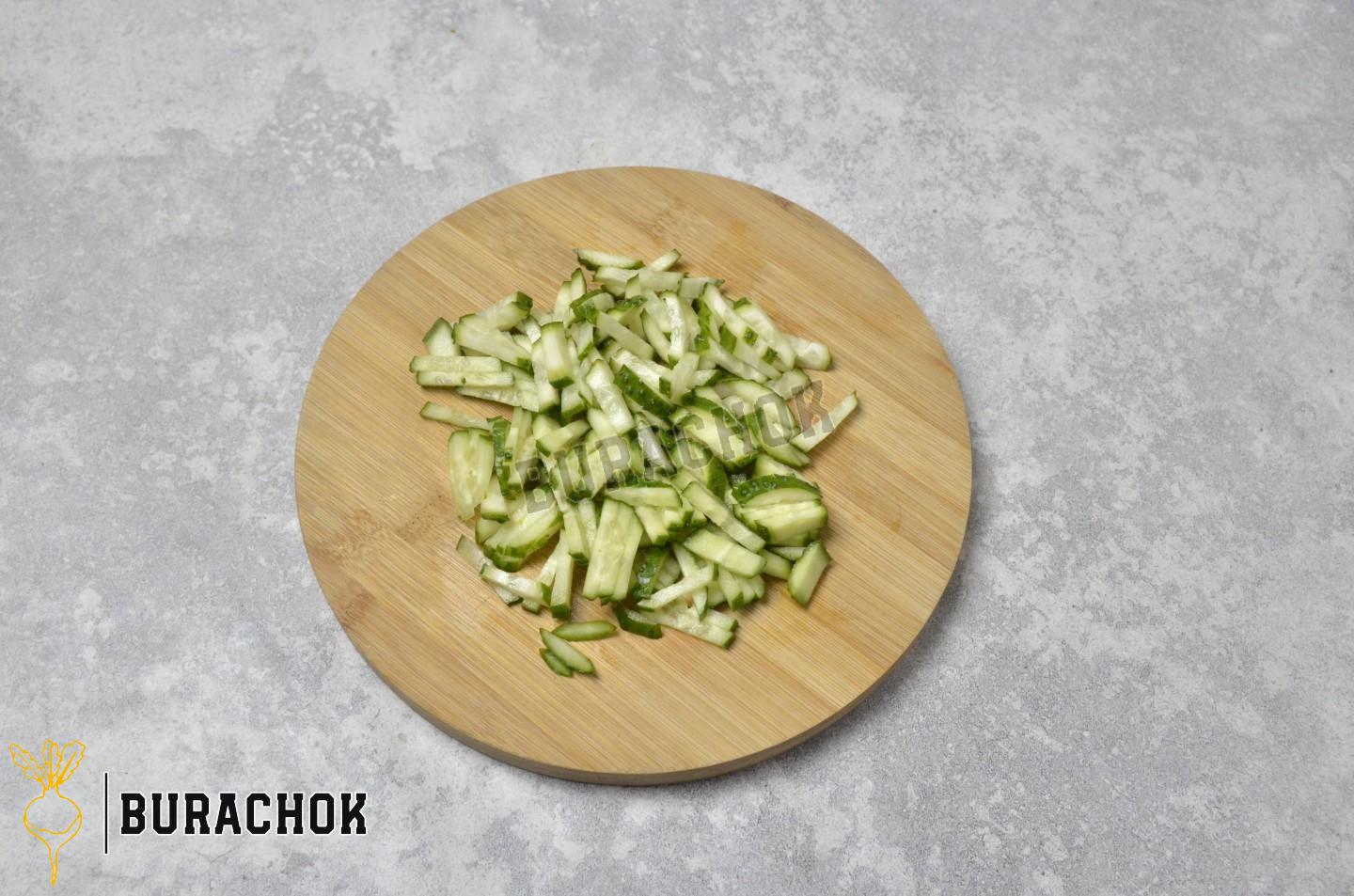 Салат з корейською морквою та сухариками