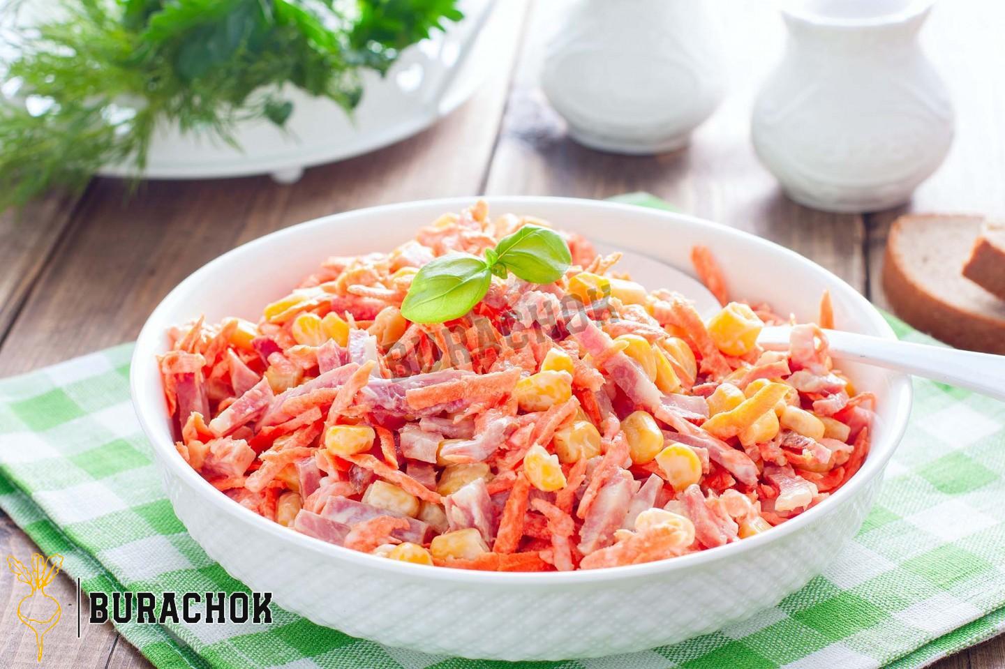 Салат з копченою ковбасою та морквою