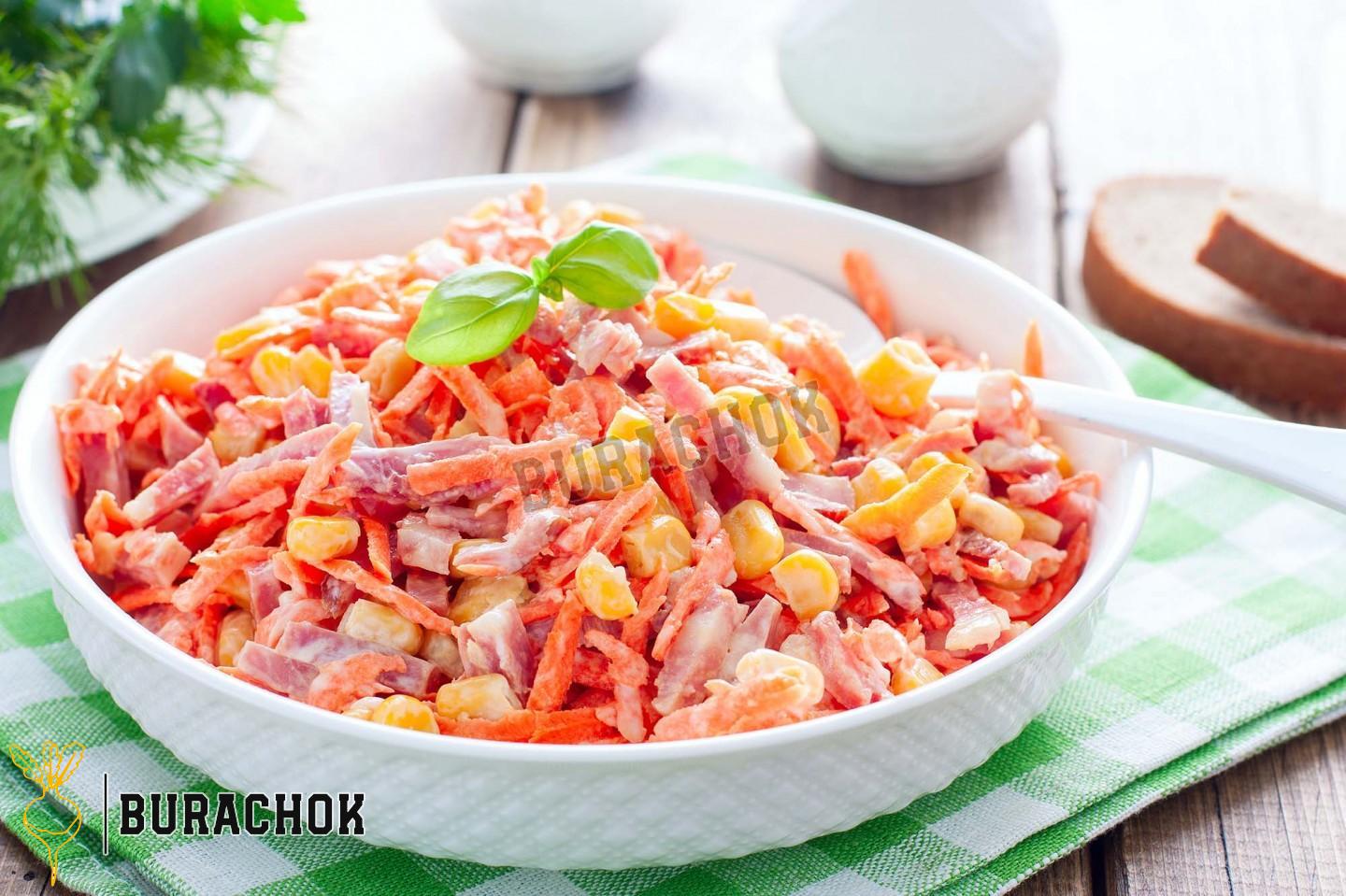 Салат з копченою ковбасою та морквою