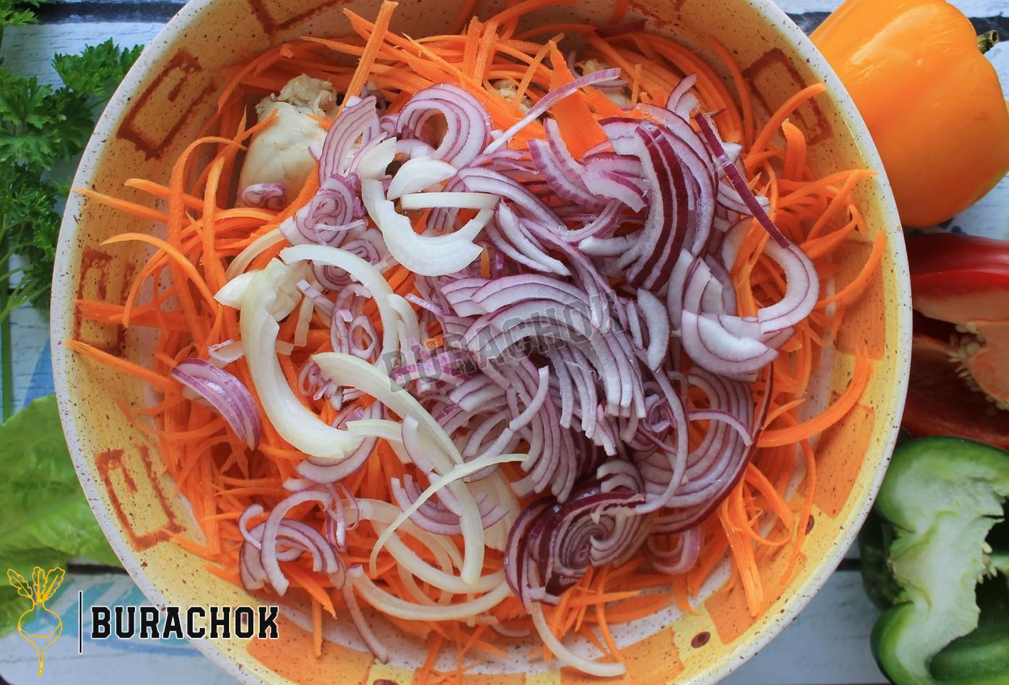 Хе з курки по-корейськи з морквою та цибулею