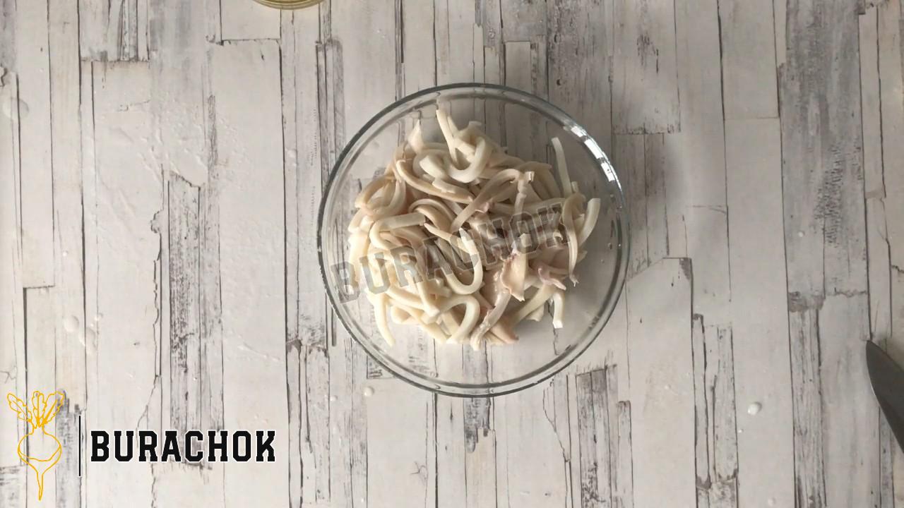 Кальмари по-корейськи з маринованою морквою