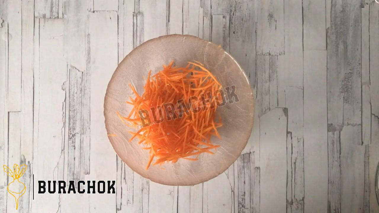 Кальмари по-корейськи з маринованою морквою