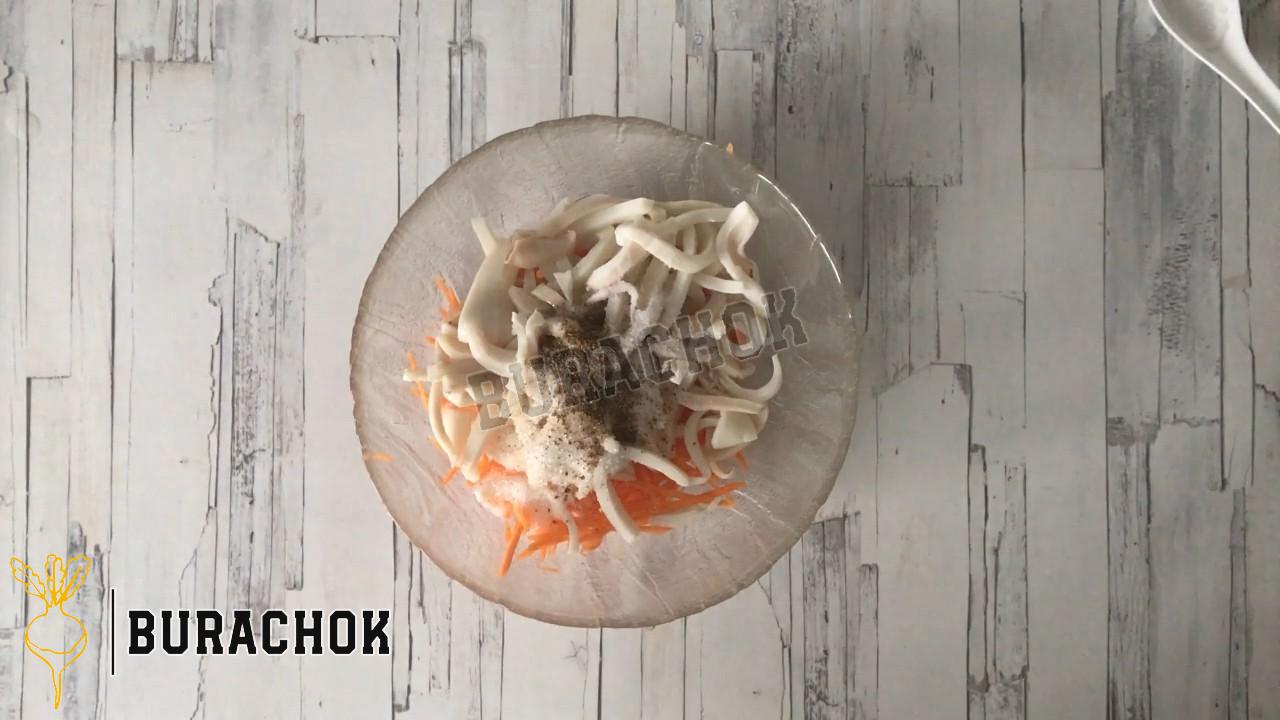 Кальмари по-корейськи з маринованою морквою