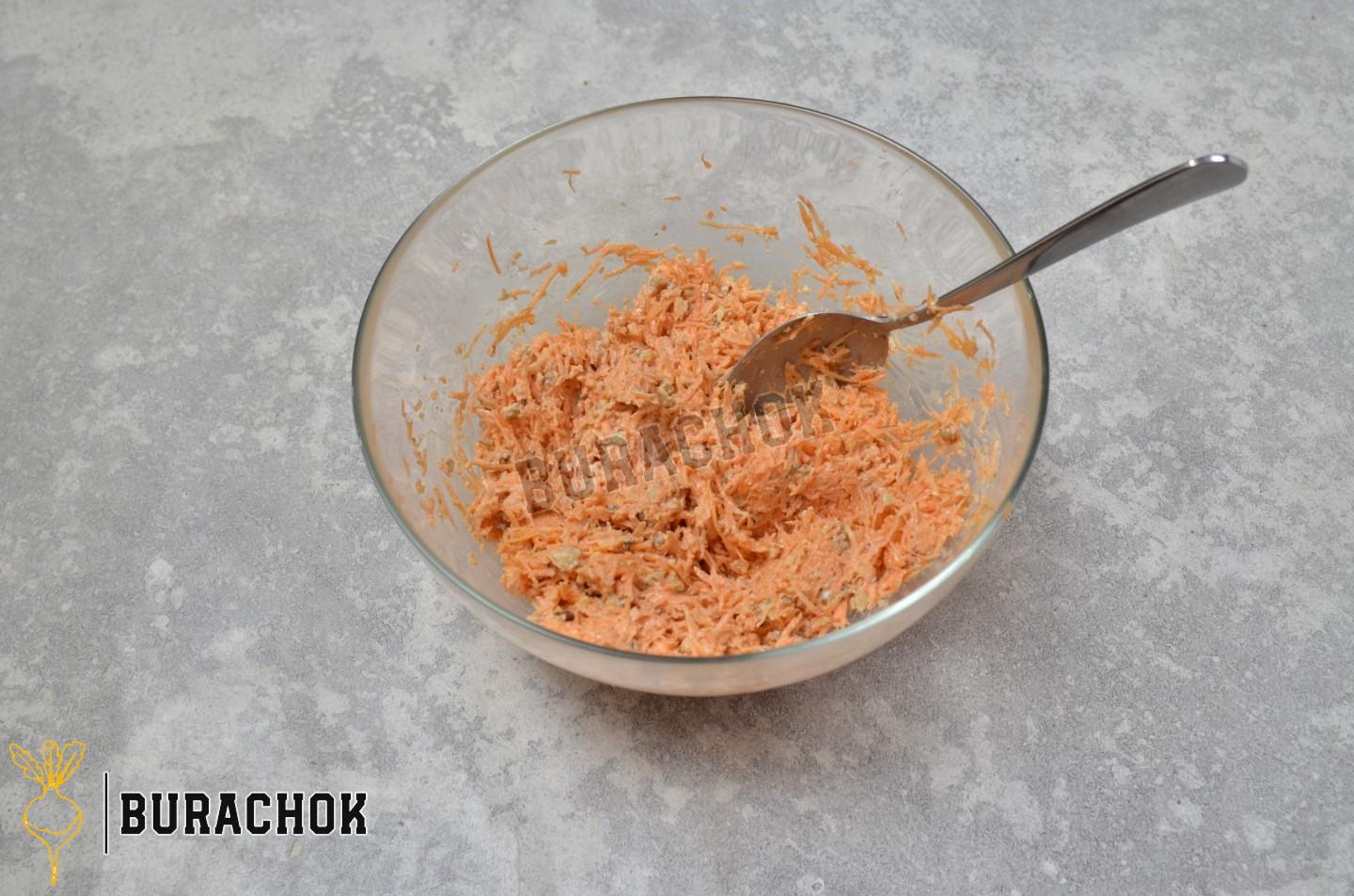 Салат з моркви з грецьким горіхом