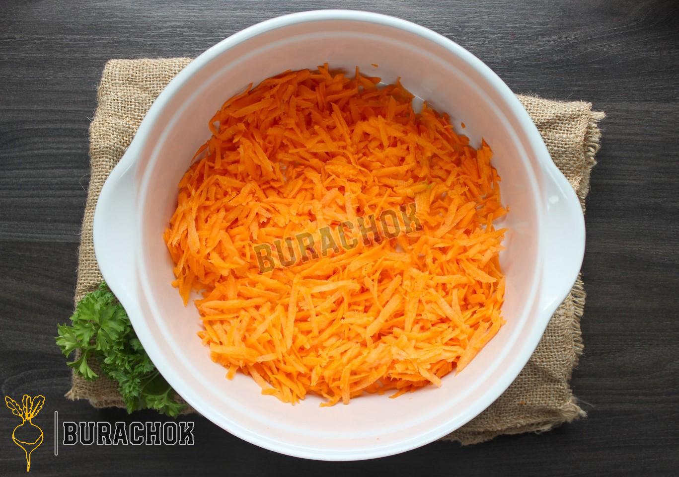Салат з моркви, кукурудзи та яйця