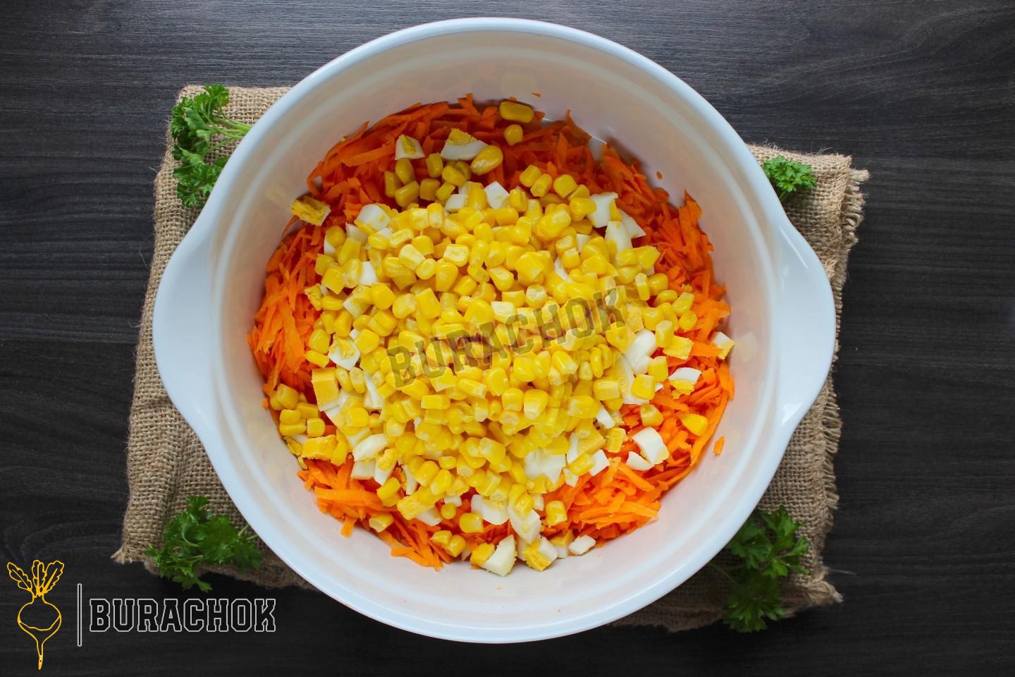 Салат з моркви, кукурудзи та яйця
