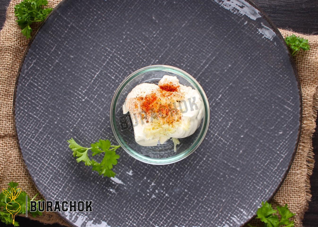 Салат з моркви, кукурудзи та яйця