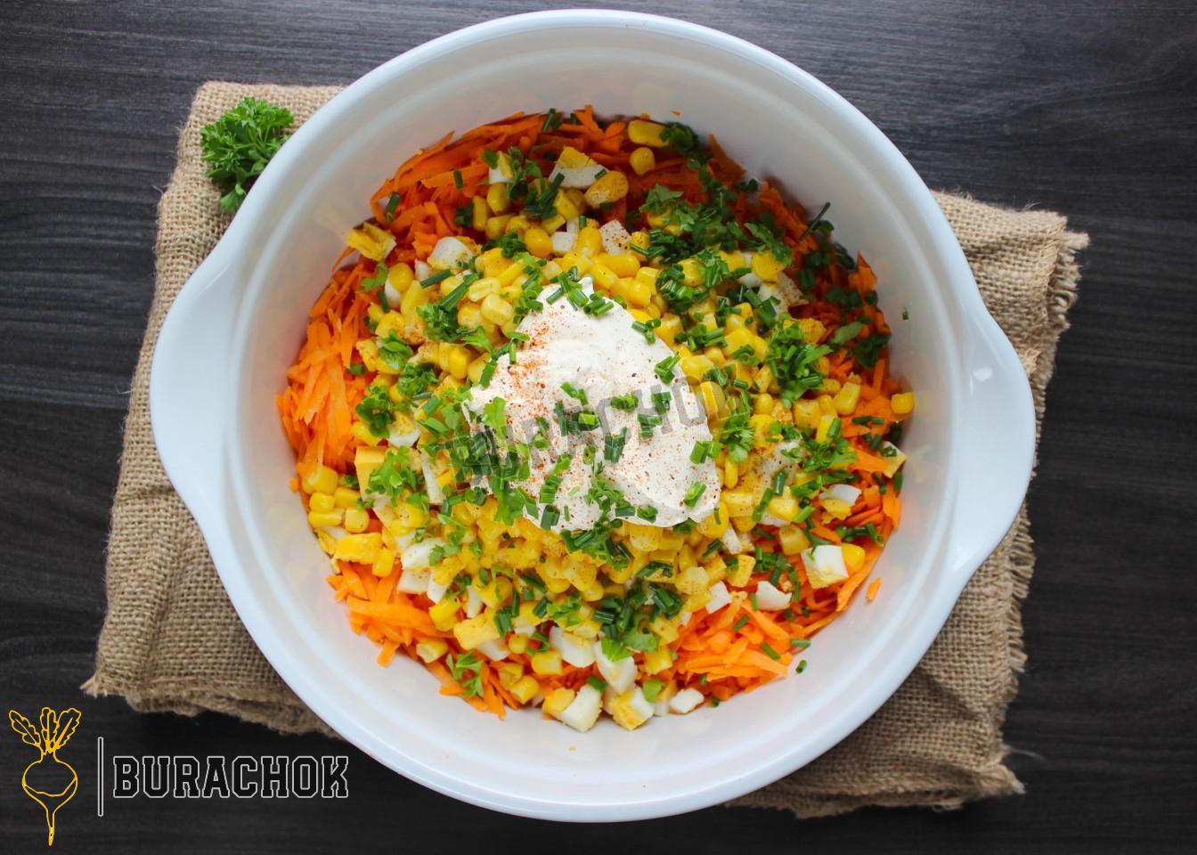 Салат з моркви, кукурудзи та яйця