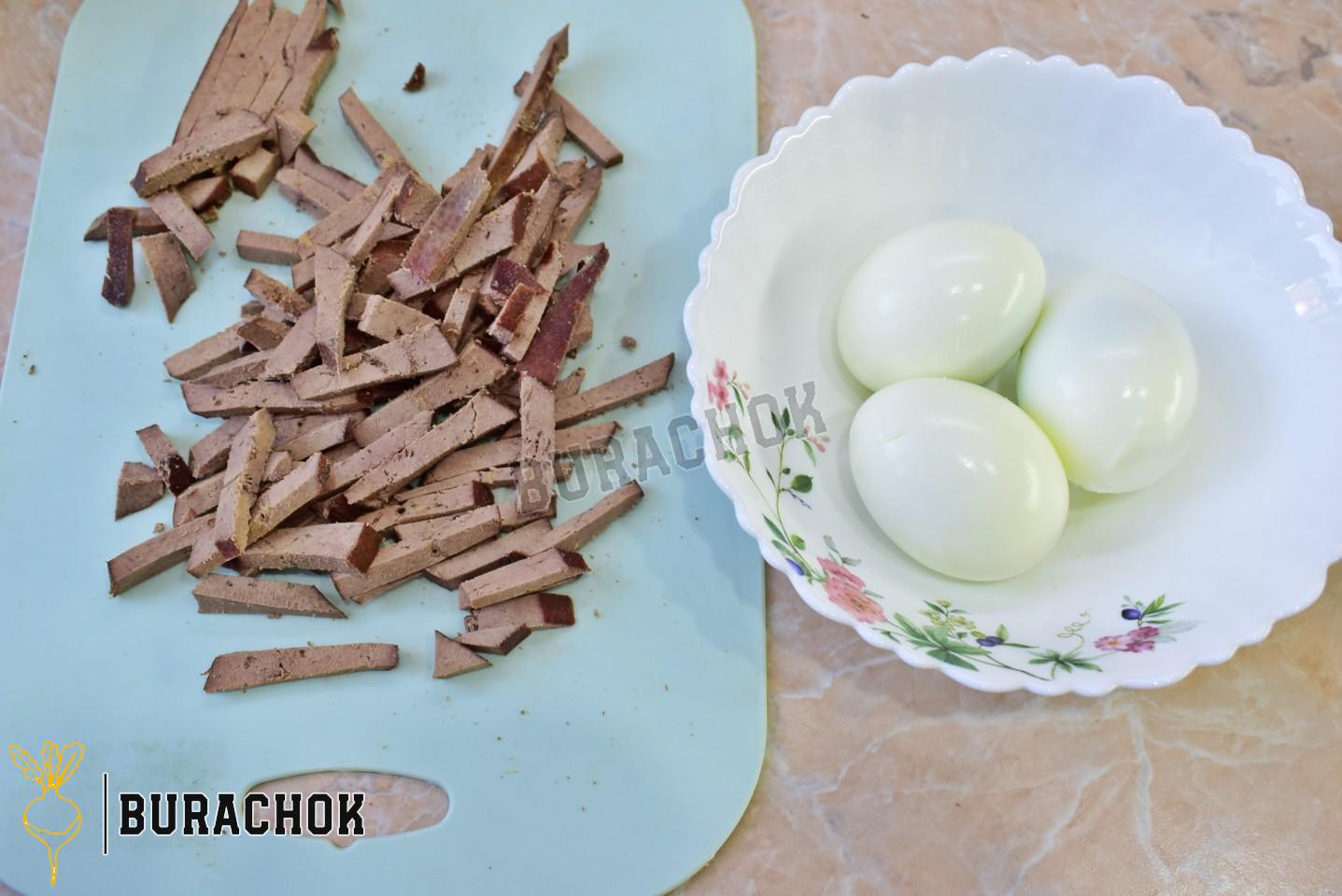 Салат з печінкою та корейською морквою