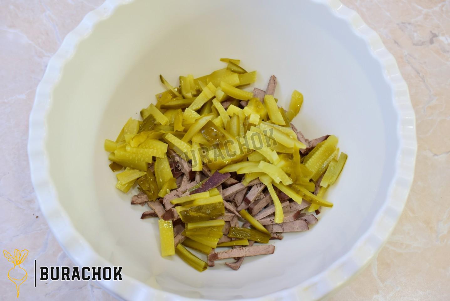 Салат з печінкою та корейською морквою