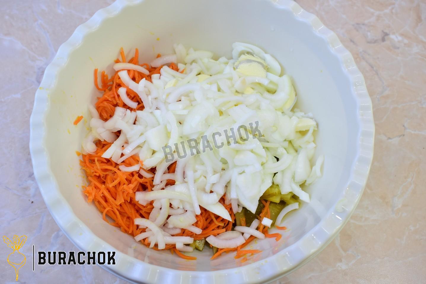 Салат з печінкою та корейською морквою