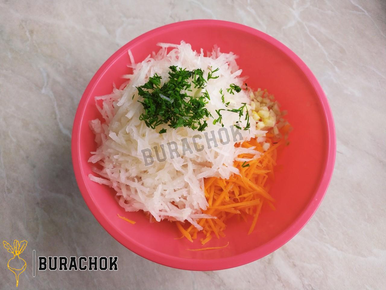 Салат з редькою та морквою