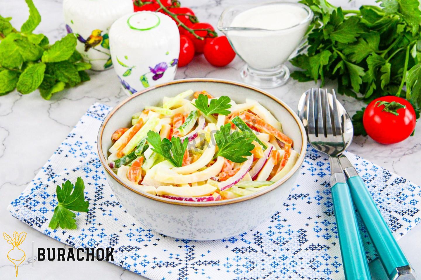 Салат з кальмарами, морквою та огірком