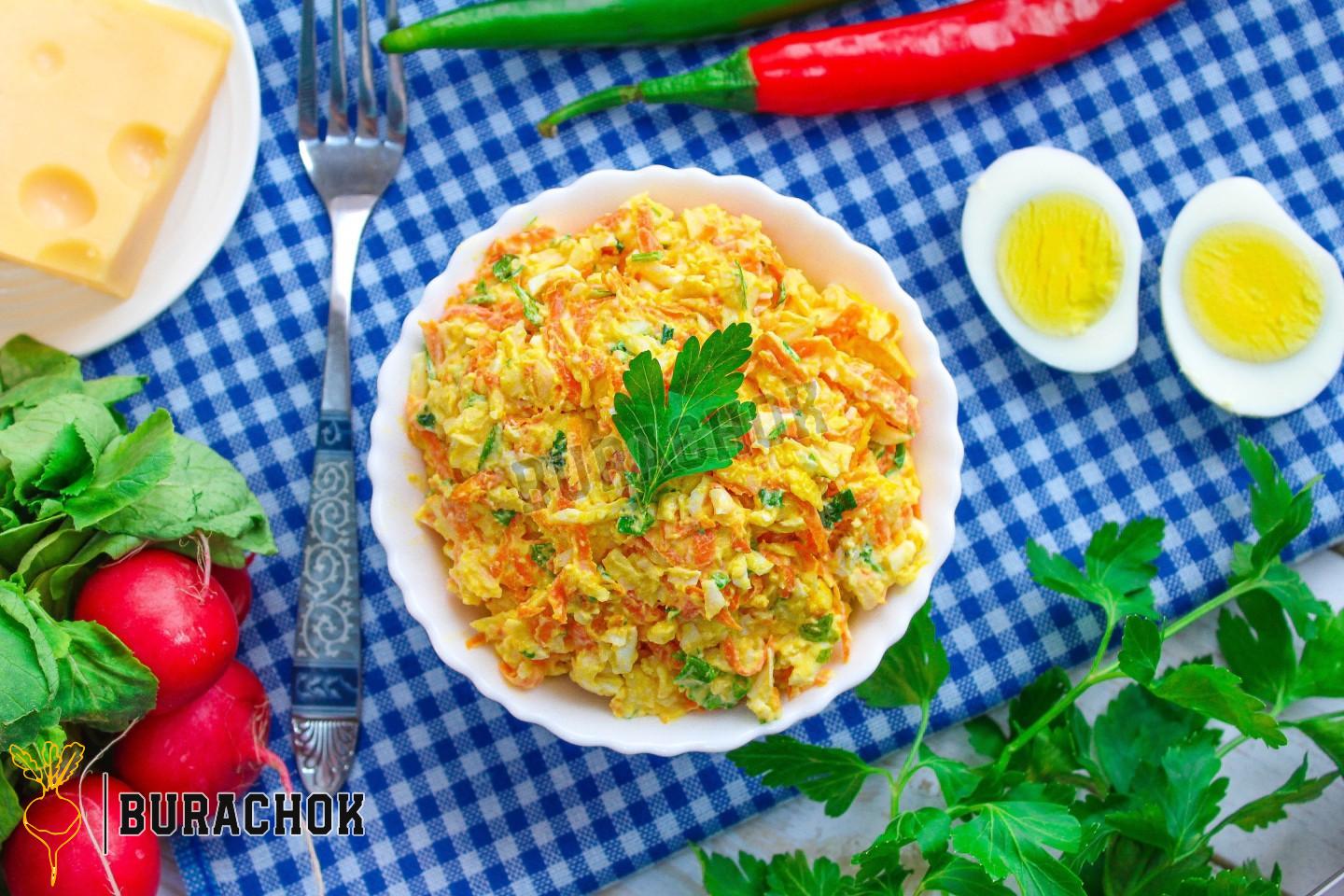 Салат з моркви з сиром, яйцем та часником