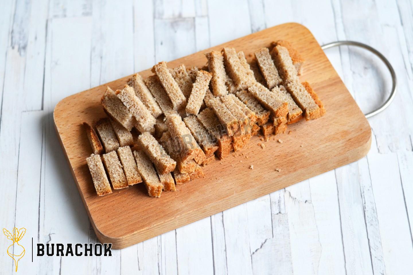 Салат з квасолі та кукурудзи з грінками