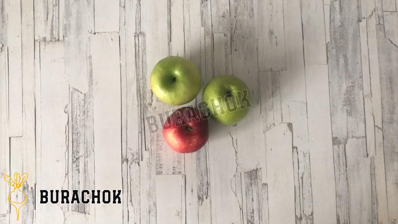 Класична шарлотка з яблуками в духовці пухка