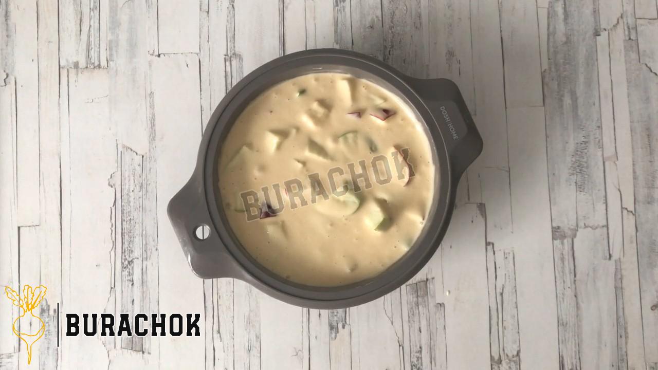 Класична шарлотка з яблуками в духовці пухка