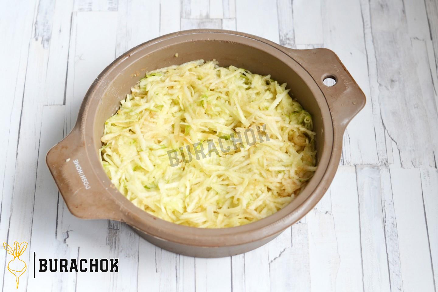Пиріг насипний з манкою та яблуками