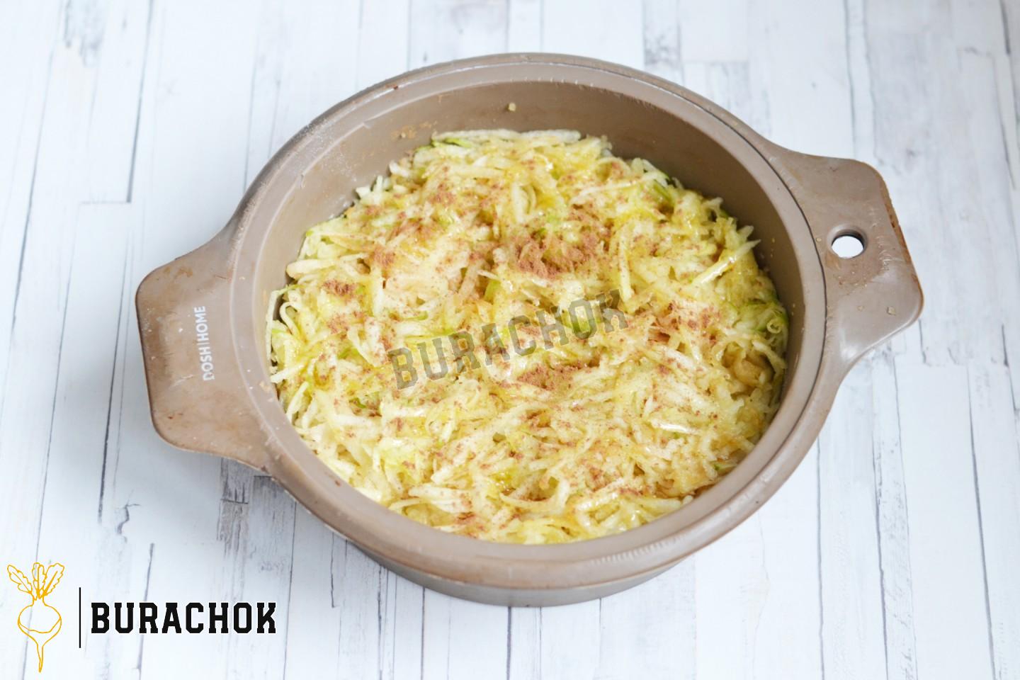 Пиріг насипний з манкою та яблуками