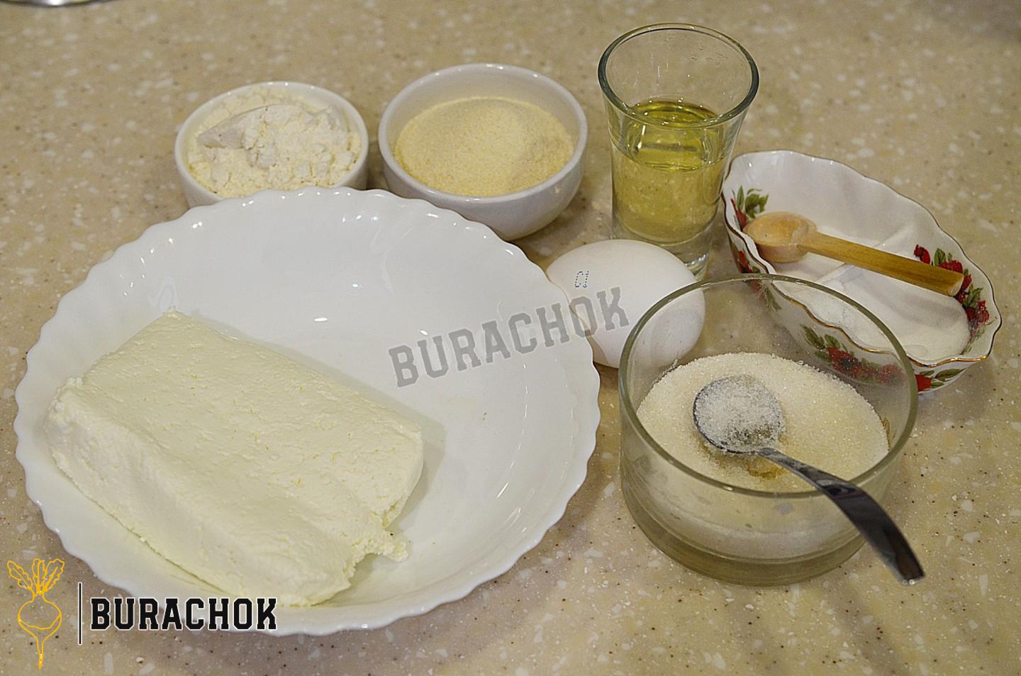Пухкі сирники з манкою на сковороді