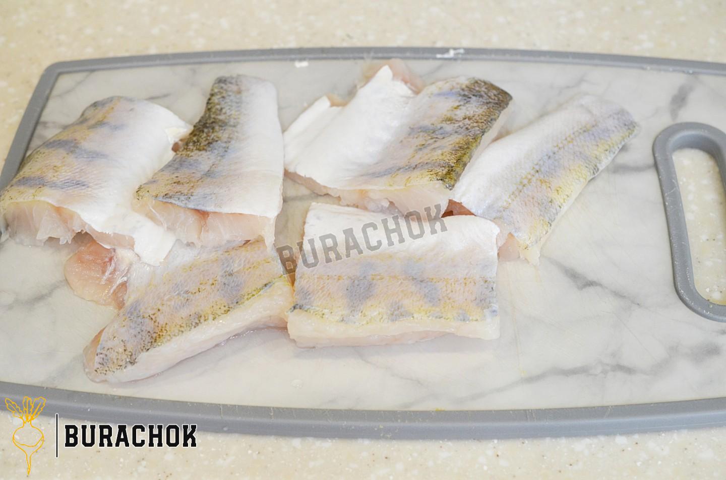 Риба в клярі на сковороді