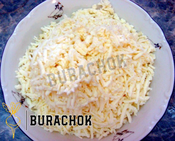 Хачапурі по-аджарськи з яйцем