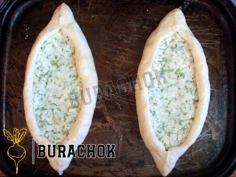 Хачапурі по-аджарськи з яйцем