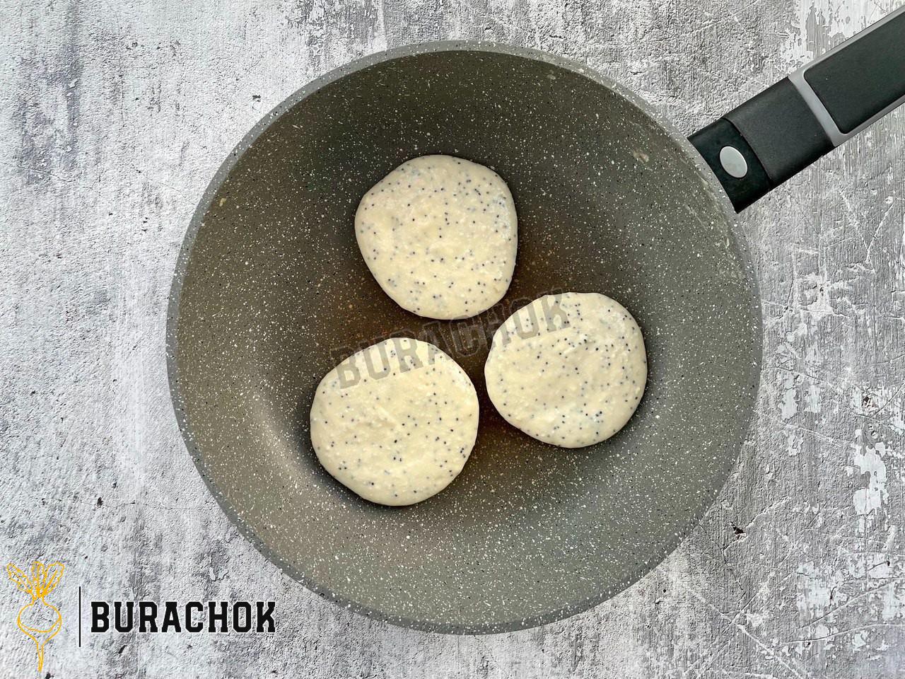 Сирні оладки з маком з кремом з рікотти