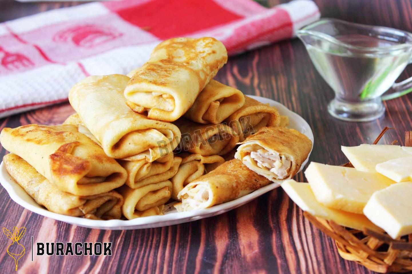 Млинці з куркою, грибами та сиром