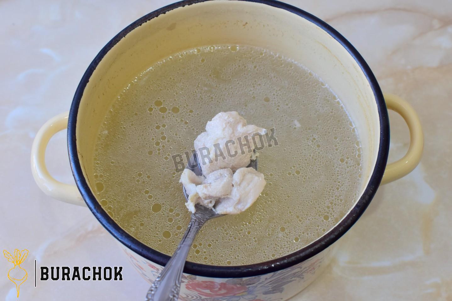 Щавлевий борщ з яйцем