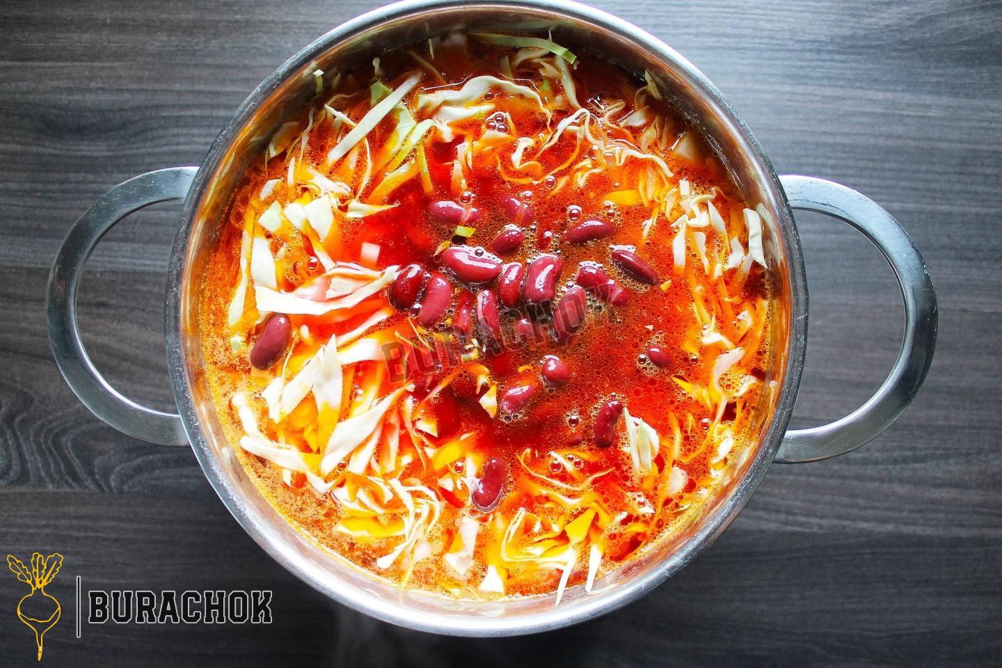 Пісний борщ з квасолею
