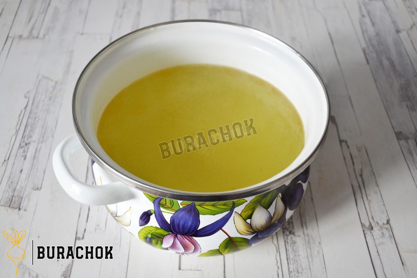 Рибний бульйон з червоною рибою