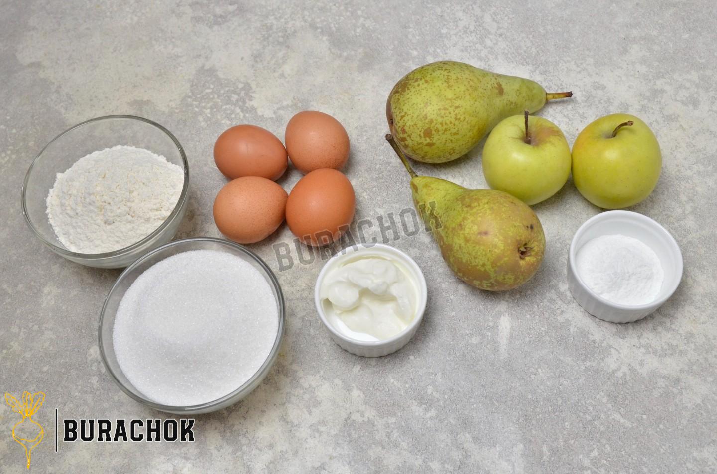 Шарлотка з яблуками та грушами в духовці