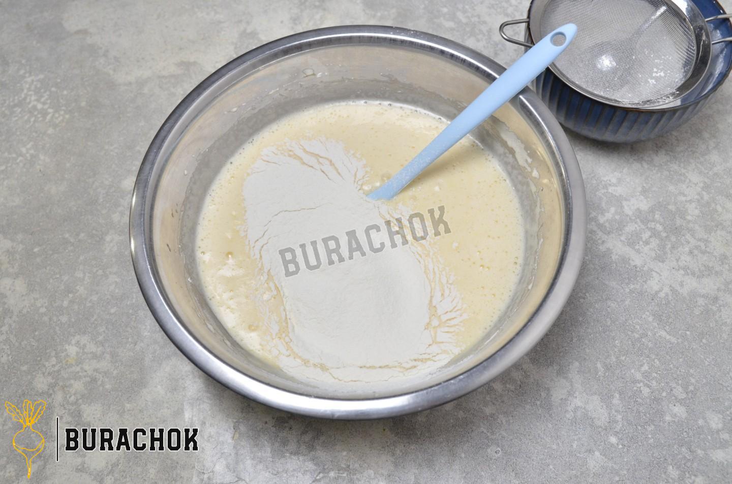 Шарлотка з яблуками та грушами в духовці