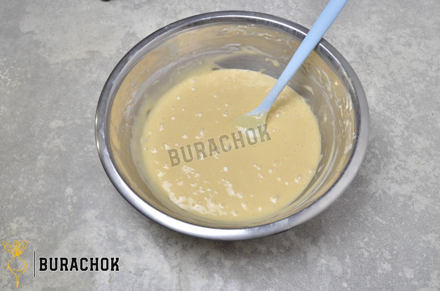 Шарлотка з яблуками та грушами в духовці