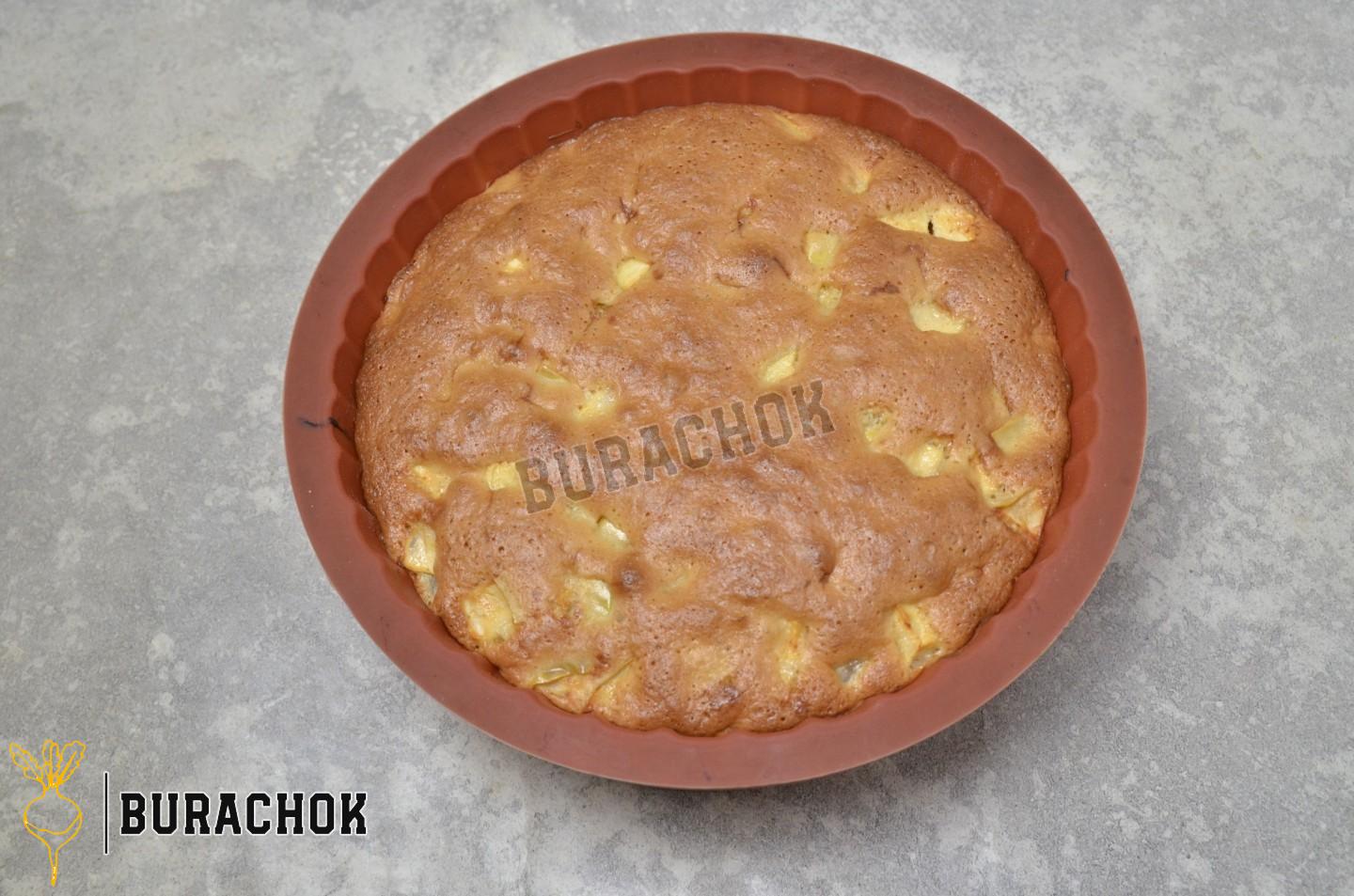 Шарлотка з яблуками та грушами в духовці